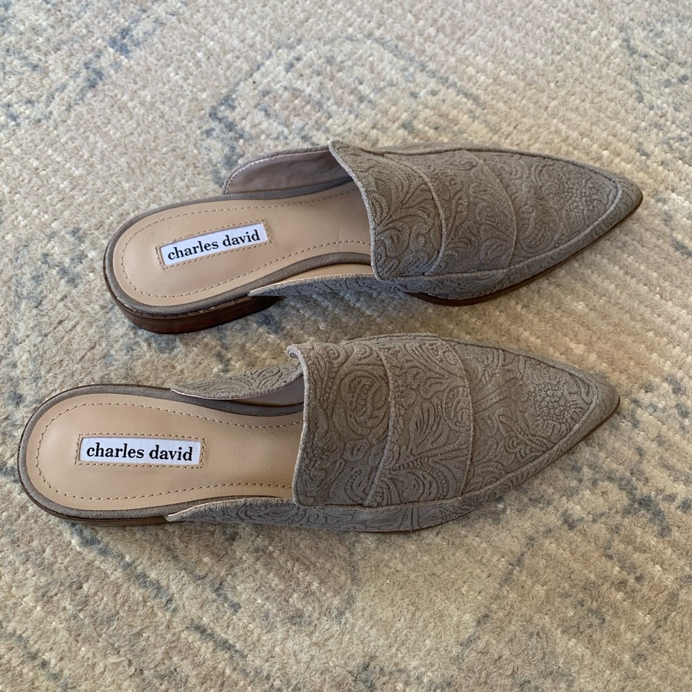 Charles David grey patterned mules women’s size 9